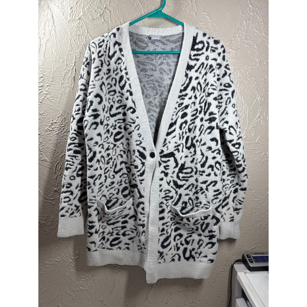 Chico's Snow‎ Leopard Print Cardigan Pockets Fuzzy Knit Sweater Size 1/Medium